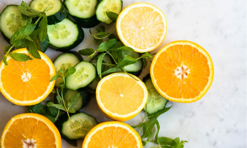 (少吃些感光性食物如檸檬、柳丁等等,可以防止曬黑。圖片來源:Shutterstock)
